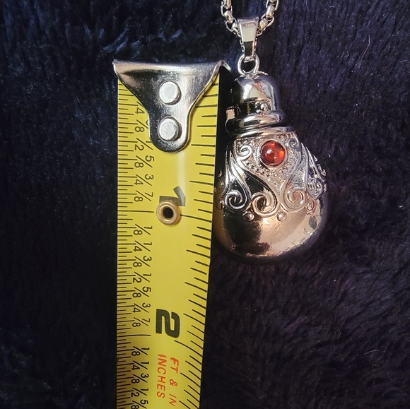 Silvertone Bottle Pendant Neclace . Unisex. - Picture 2 of 9